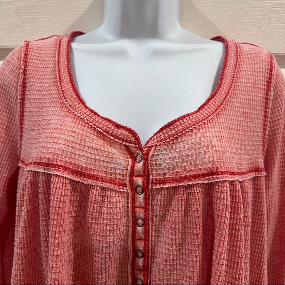 We The Free Kai Henley Waffle Knit Washed Out Red Long Sleeve Snap-Front Top Med - Picture 3 of 6